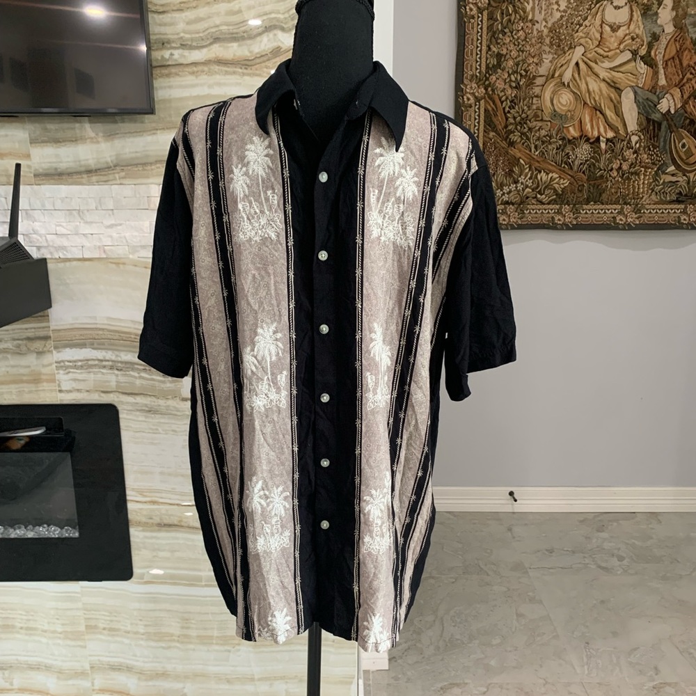 Croft & Barrow’s Short Sleeve Button Down. Size L (59M)